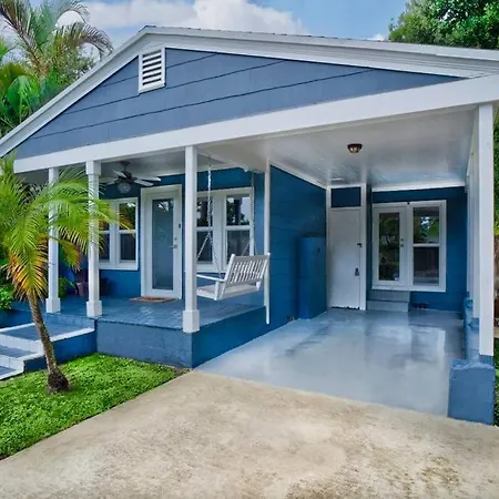 Fabulous Bungalow W/Outdoor Eden Mins From Beach